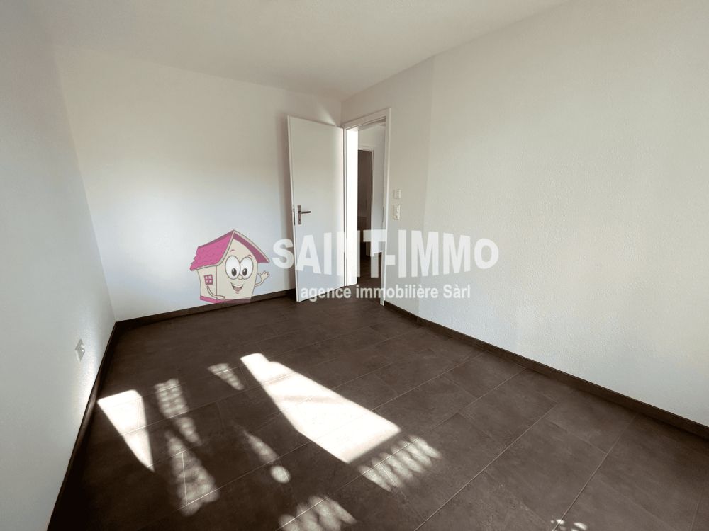 Neue 4.5-Zimmer-Wohnung (104 m2) mit Terrasse / Garten und überdachtem Autoabstellplatz -  Bild 11