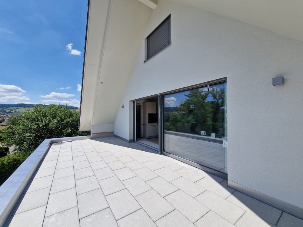 Neubezug – Exklusive 4½-Zimmer-Maisonettewohnung im Zweifamilienhaus -  Bild 3