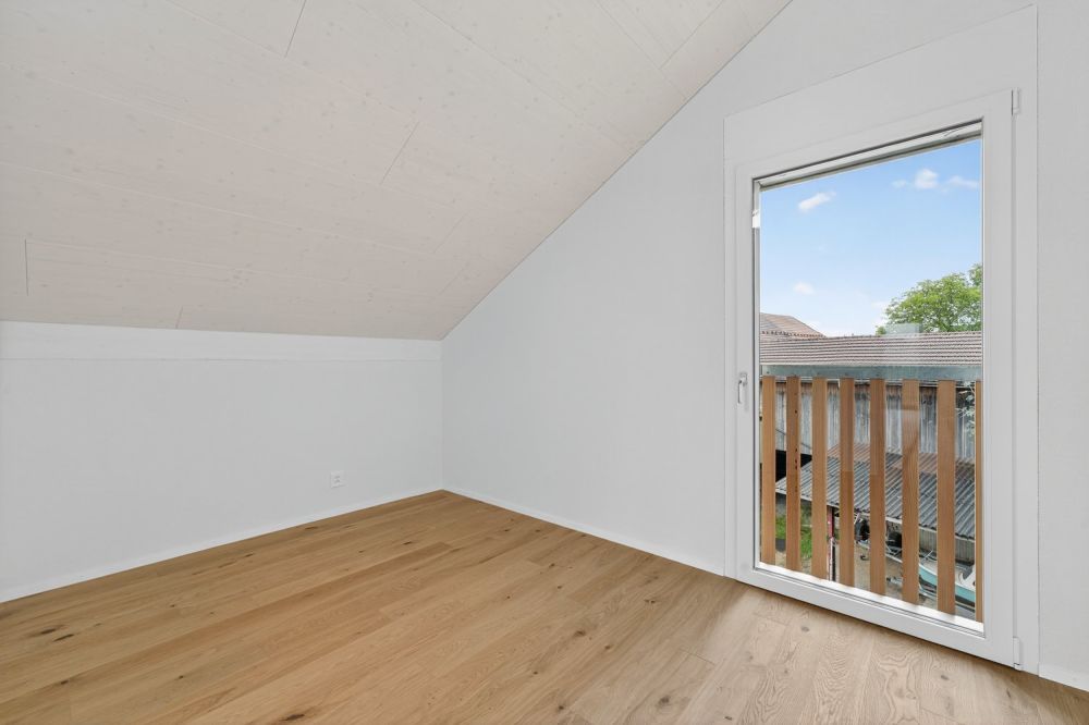Einzigartige sonnige 4.5-Zimmer-Dachwohnung mit Galerie und Weitsicht -  Bild 9