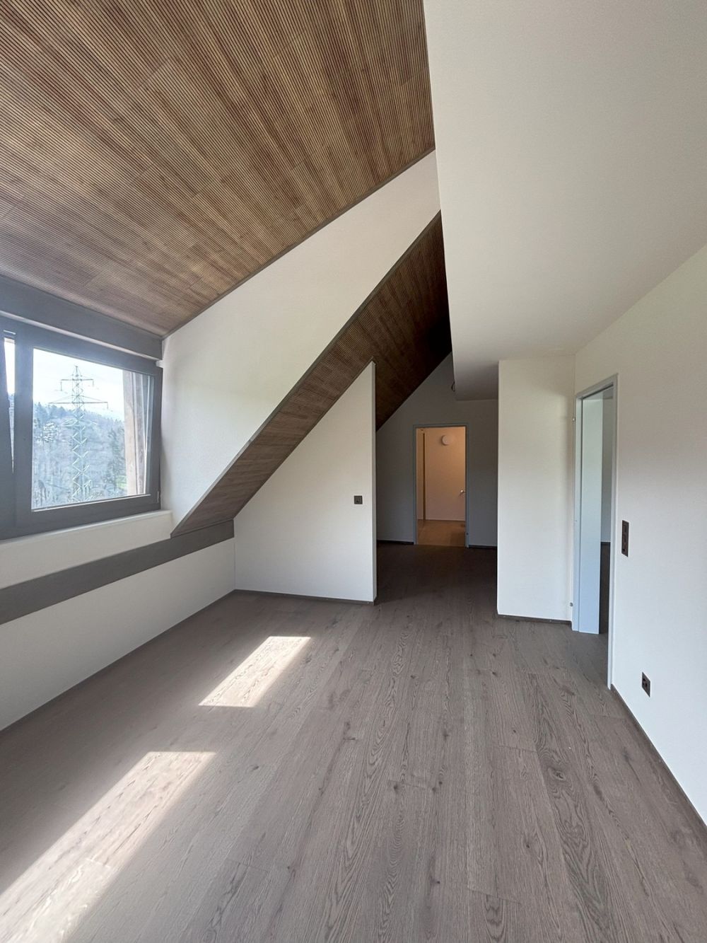 Neue 4.5 Zimmer-Maisonette-Wohnung mit charmanter Atmosphäre -  Bild 5