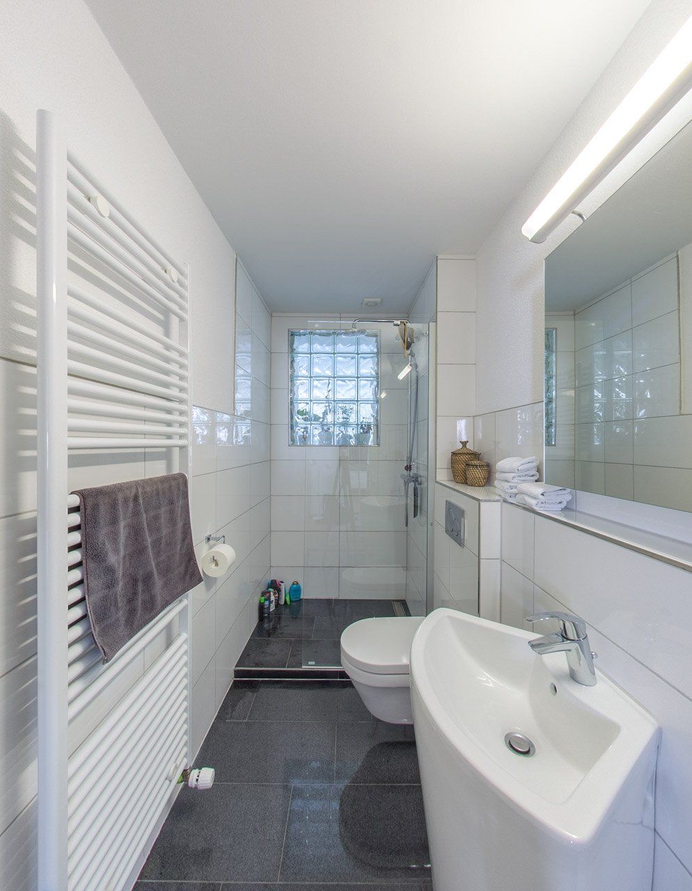 Altbau trifft Neubau: 4.5-Zimmer-Wohnung in Kreuzlingen mit Balkon und Parkplatz - Gästebadezimmer