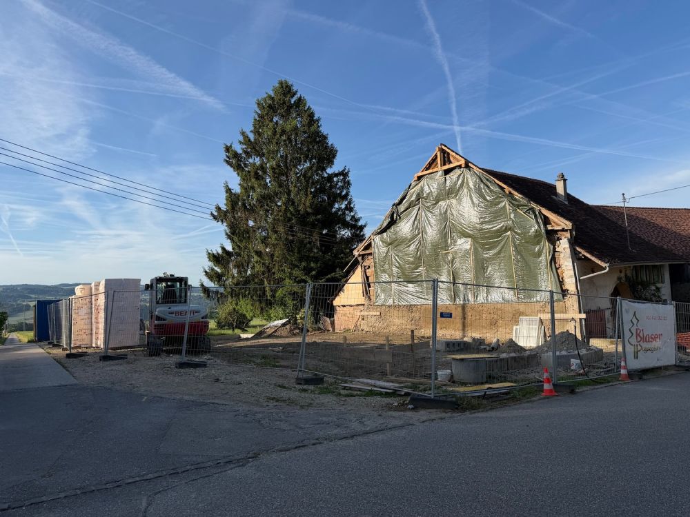 Le chantier a débuté ! Construction de 3 appartements de 4.5 et 5.5 pièces. Dès CHF 795'000.--. -  Bild 1