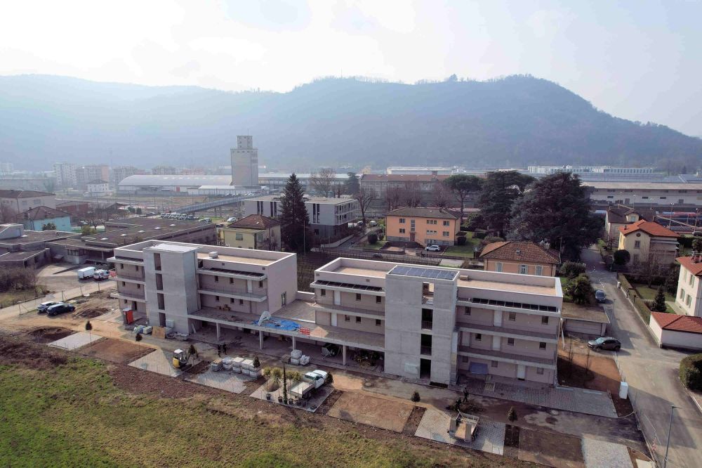 Nuovo appartamento con grande terrazza in zona comoda e strategica -  Bild 1
