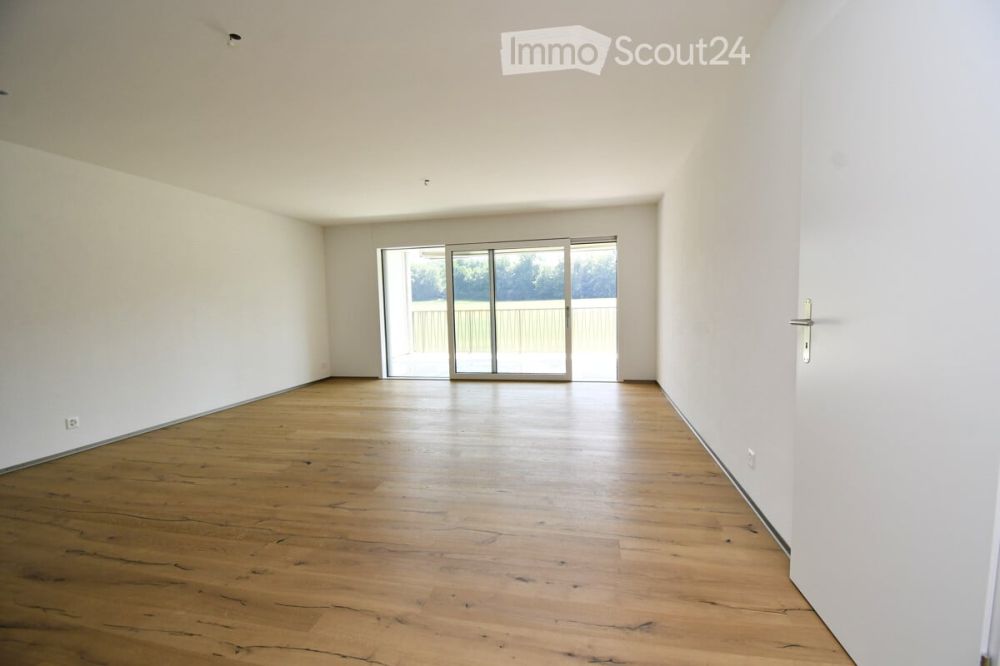Wohnqualität im Grünen  Schöne 2.5 Zimmerwohnung in Rosshäusern - Wohnzimmer