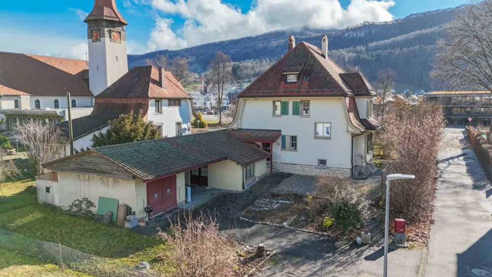 8.5-Zi-Haus, auch als Mehrgenerationenhaus nutzbar, auf 1'441 m2 Land mit Baulandreserve - Bild 3