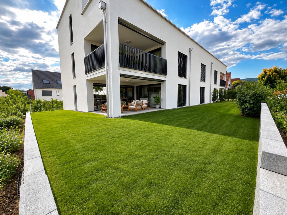 Moderne 4.5 Zimmer Gartenwohnung mit 140 m² eigenem Garten -  Bild 1