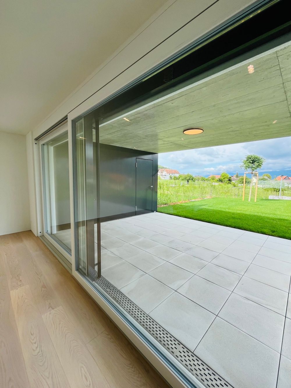 NEUBAU   Traumhaftes Eigenheim an sehr idyllischer Lage in Leuzigen -  Bild 12