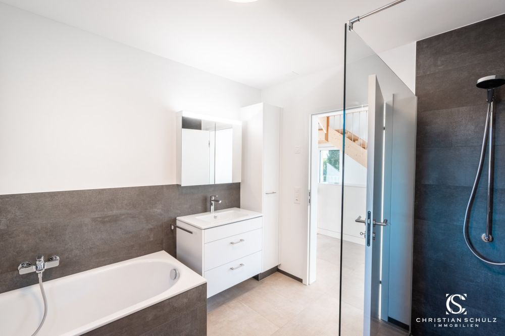 Reserviert! Grosszügiges Neubauhaus mit Einliegerwohnung in Panoramalage! - Bild 6