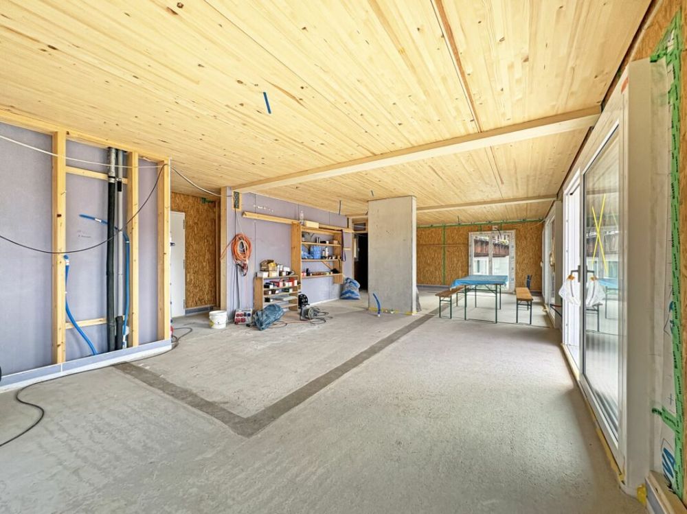 Neubau im Chaletstil, freistehend, modern und mit attraktiver Sicht über den Thunersee in Richtung Niesen und Thun - Bild 9