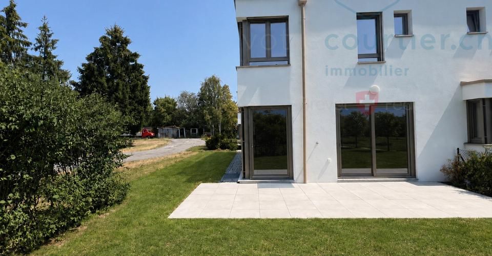 Villa contemporaine neuve en pignon avec jardin - disponible de suite - Maison 5.5 pièces - image - 1