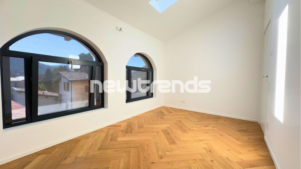 Ampio e luminoso attico con terrazzo e lift privato, mai abitato. - bagno