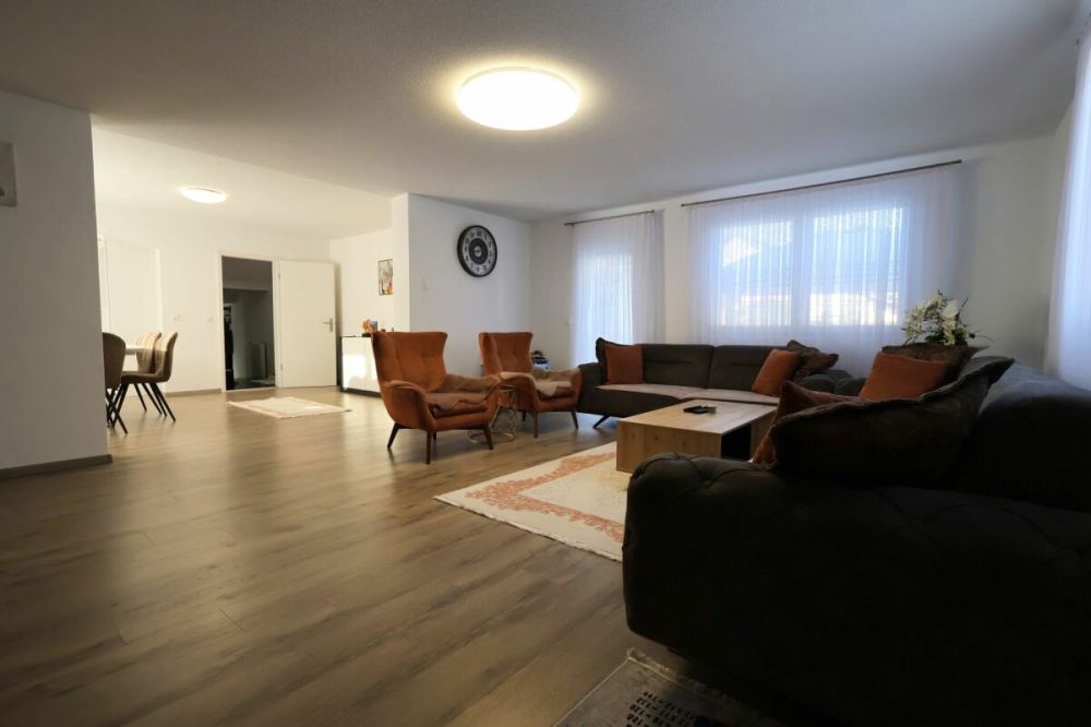 Viel Platz für Familie & Generationen: saniertes Haus mit Garten, Terrasse & Garage Kopie - Bild 4