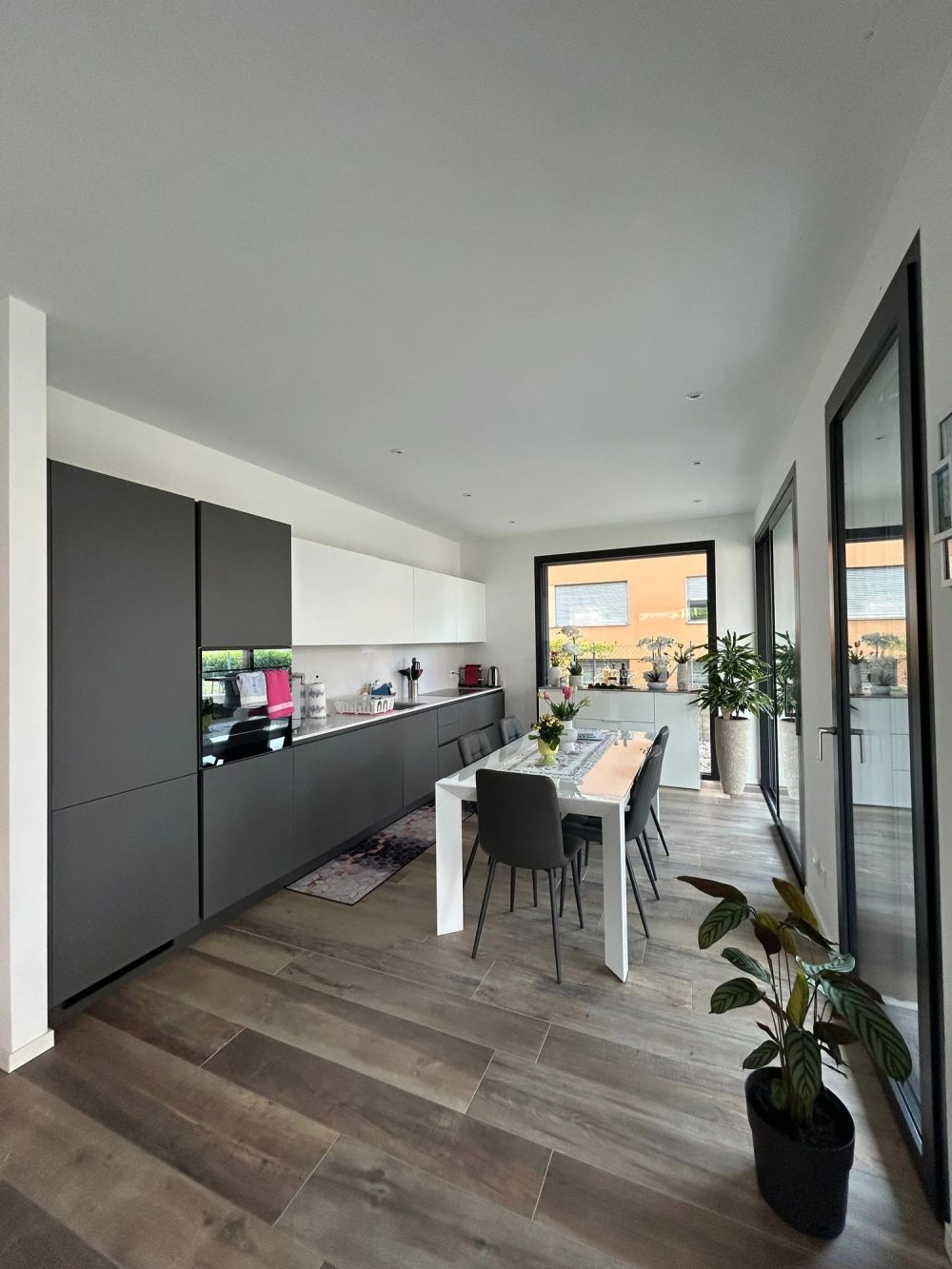 CANOBBIO - VENDESI MODERNO APPARTAMENTO DI 4.5 LOCALI CON GIARDINO -  Bild 2