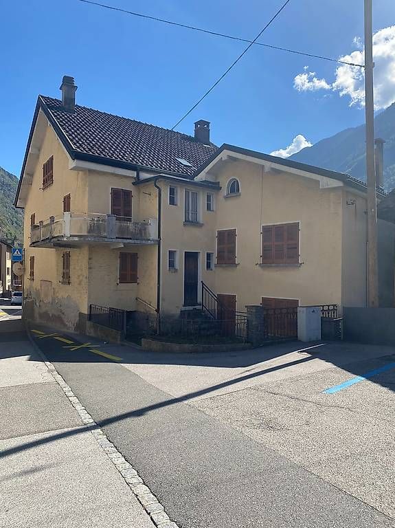 Mehrfamilienhaus mit viel Platz / Casa con tanto spazio -  Bild 1