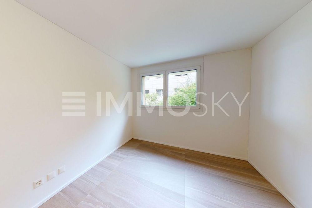 Accogliente a reddito in elegante palazzina - Ampio spazio e tanta luce nella camera da letto