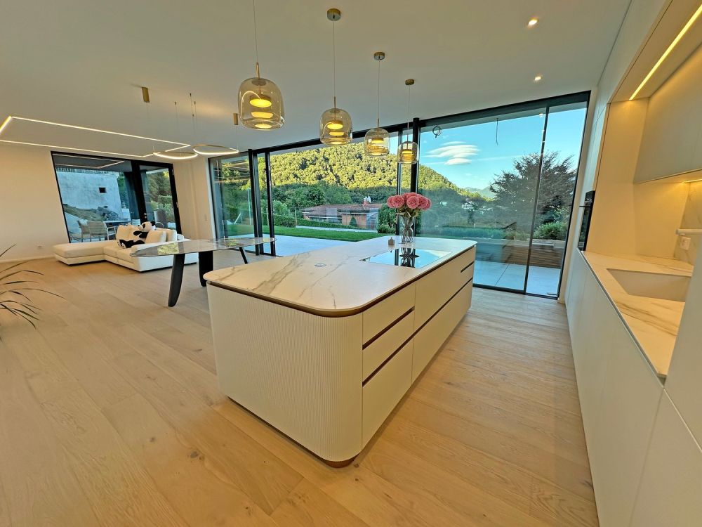 Wohnung mit 4,5 Zimmern im Neubau mit privatem Wellnessbereich und Seeblick -  Bild 5