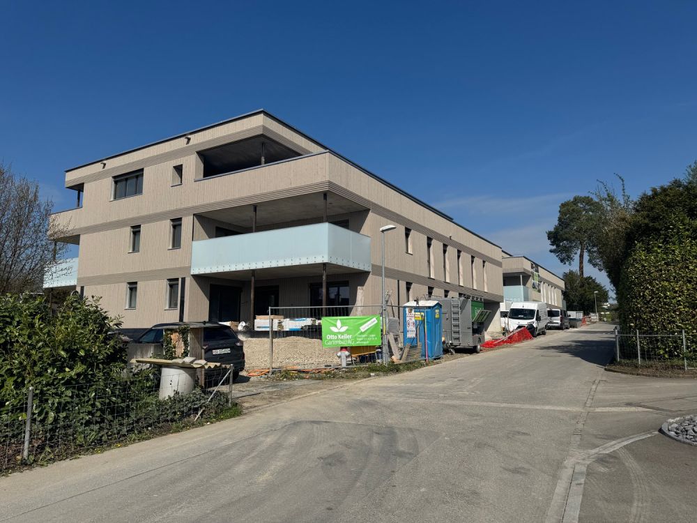Attraktive 6.5 Zimmer Neubauwohnung an ruhiger Lage in Erlen -  Bild 2