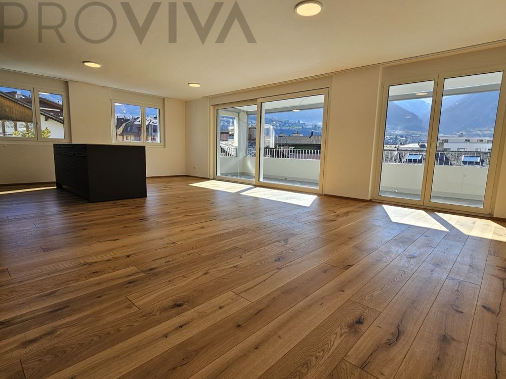 VIEL WOHNRAUM - GROSSE TERRASSE & FREIE AUSSICHT -  Bild 1