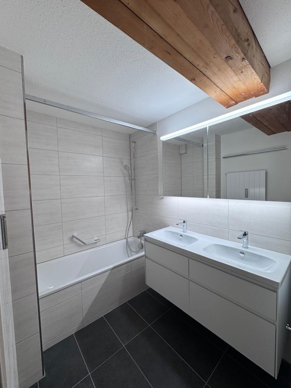 neu sanierte, stilvolle Maisonette-Wohnung im Dorfkern Tägerwilen -  Bild 1