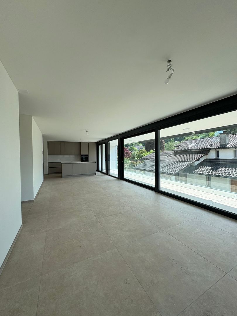 Moderno appartamento di 3.5 locali con ampia terrazza a Giubiasco -  Bild 3