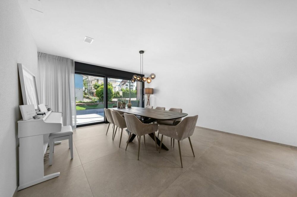 Exklusives Einfamilienhaus mit Pool, Smarthome und luxuriöser Ausstattung -  Bild 5