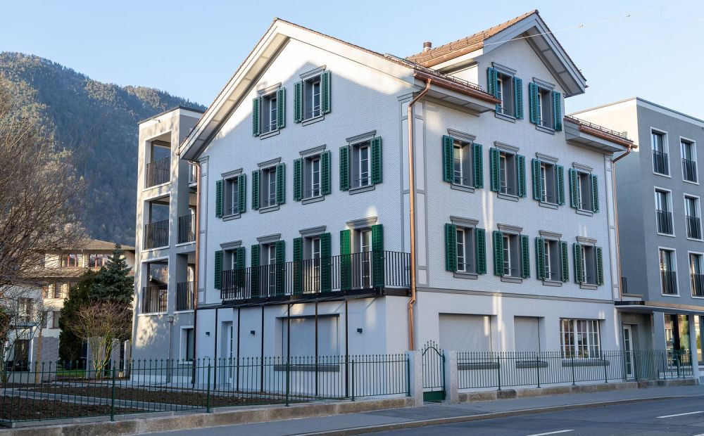 moderne 3 ½ Zimmer Dachwohnung an bester Lage in Brunnen SZ - Bild 1