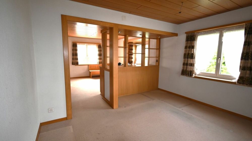 Freistehendes 5.5-Zimmer-Einfamilienhaus mit grossem Garten und Garage - Wohnen / Essen