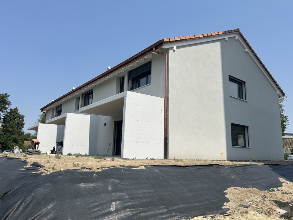 CORCELLES A VENDRE VILLA CONTIGÜE DE 5,5 PCES DISPONIBLE DE SUITE -  Bild 1