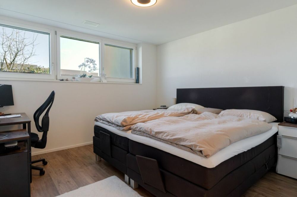 Exklusive 5.5 Z' Maisonette-Wohnung mit verglastem Balkon, Weitsicht und 2 EHP's -  Bild 10