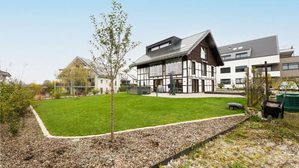 Exklusives Minergie-P-Haus mit modernstem Komfort -  Bild 1