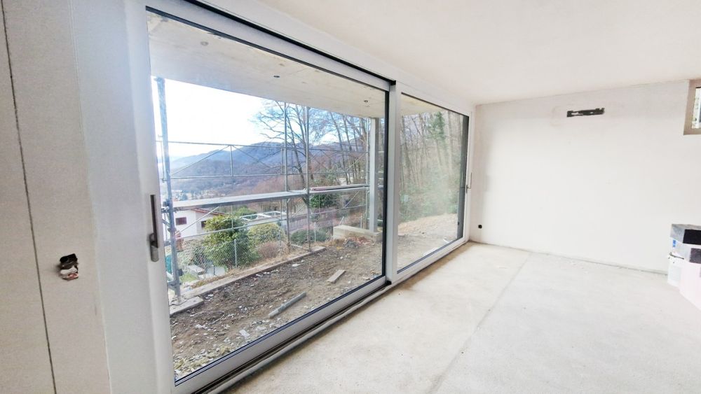 Nuovo 4,5 locali in stile moderno con veranda e ampio giardino privato -  Bild 3