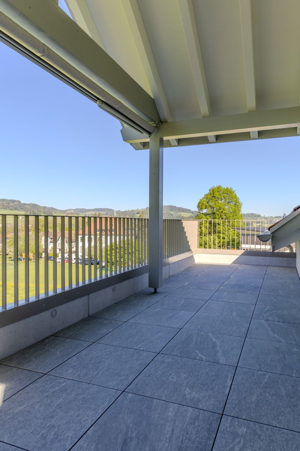 Exklusive 4.5 Zimmer-Dachwohnung mit Galerie und grosszügiger Terrasse - Terrasse