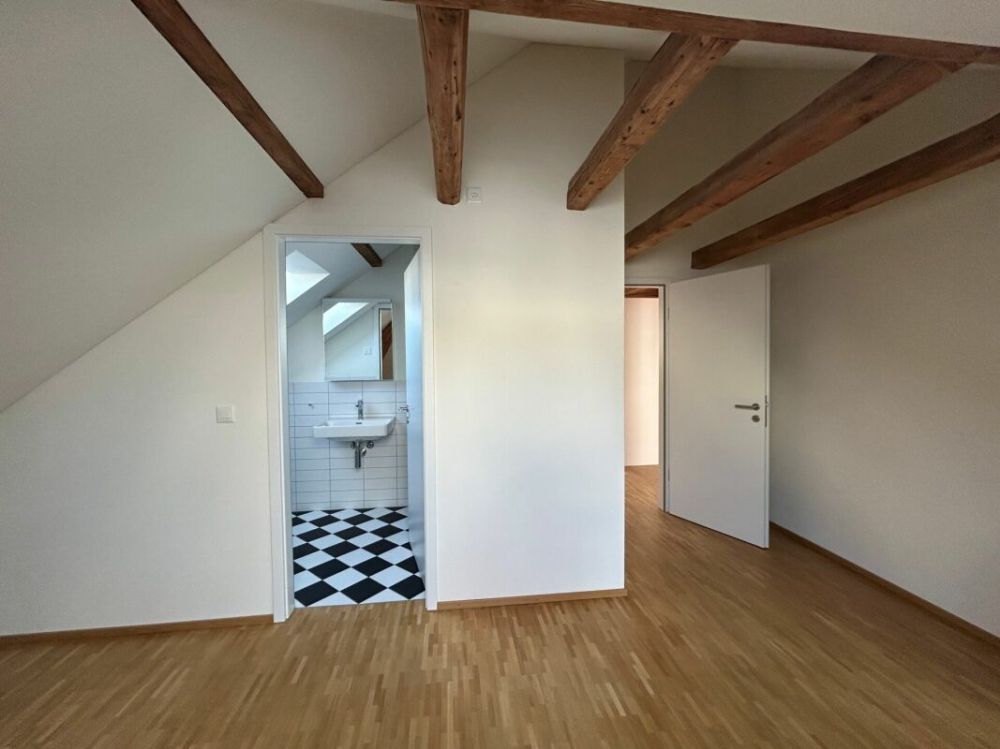 Moderne Dachwohnung mit Loggia an zentraler Lage -  Bild 5