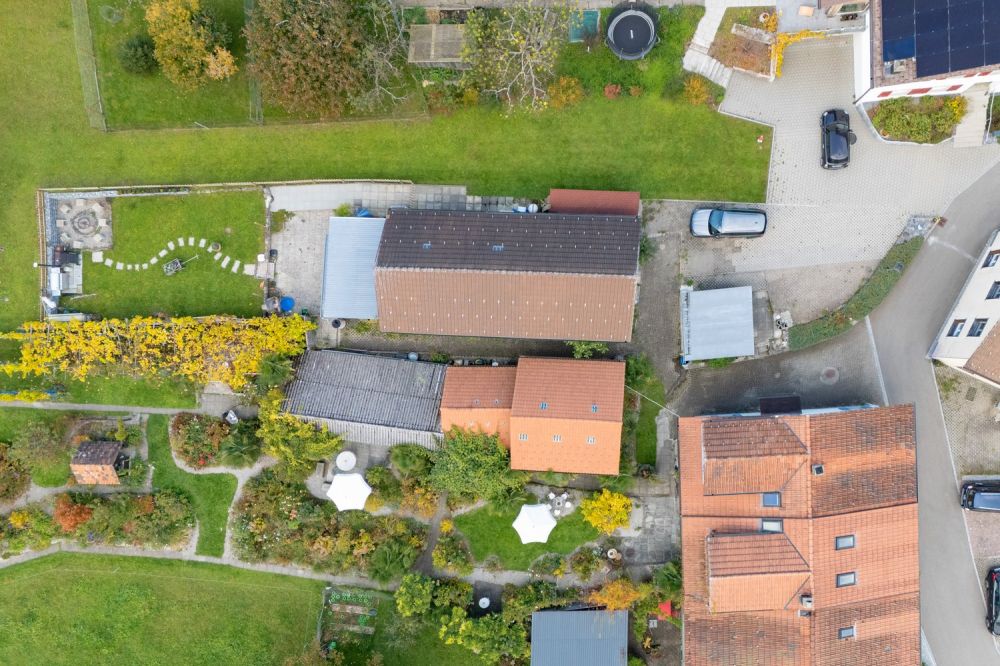 Charmantes Flarzhaus & vielseitiges Grundstück - Bild 2