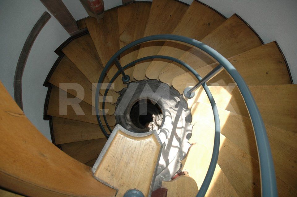 Historische Dachwohnung an bester Lage  attraktive Investitionsmöglichkeit -  Bild 2