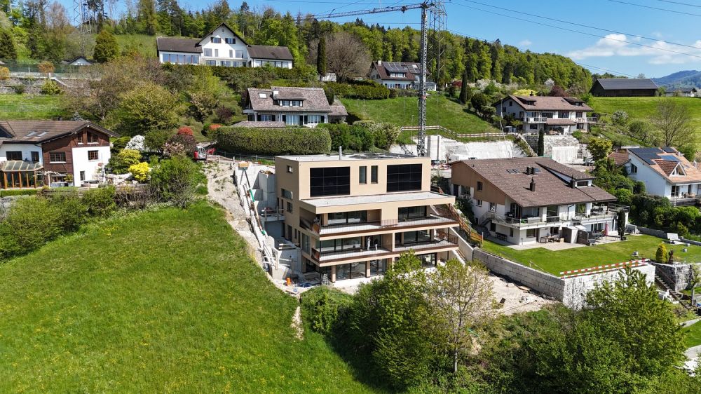 Grosszügiger Neubau-Hausteil mit unverbaubarer Aussicht -  Bild 4