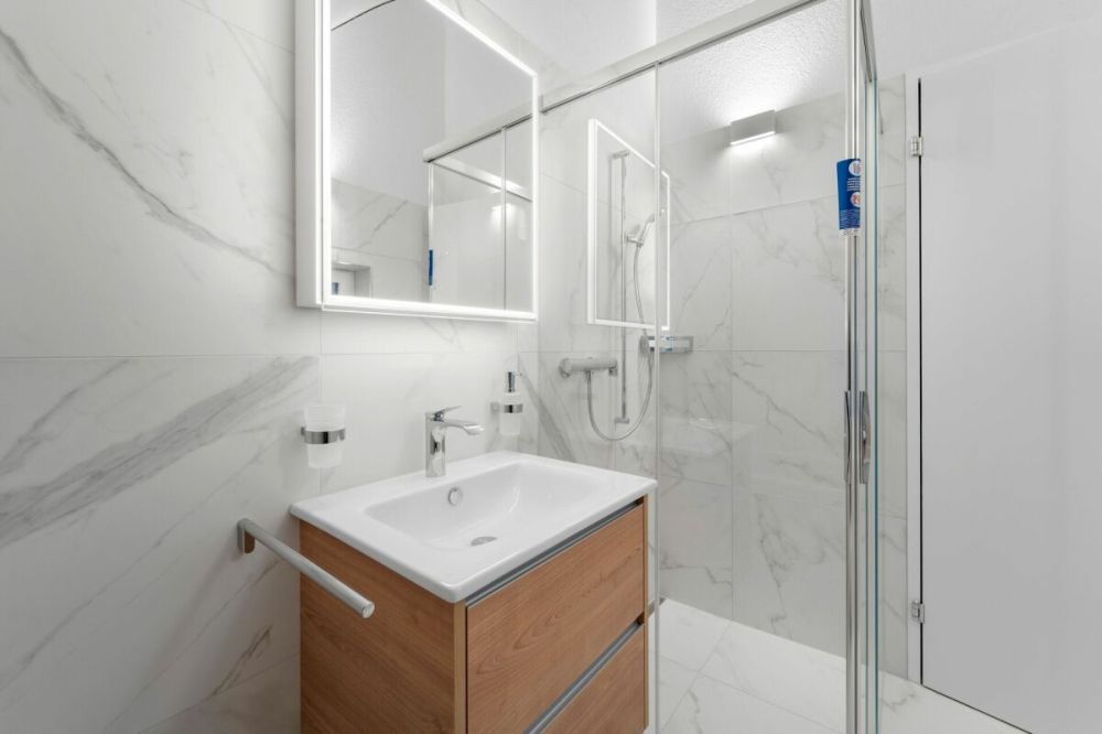 5,5 Zimmer-Doppeleinfamilienhaus - Bad mit Dusche