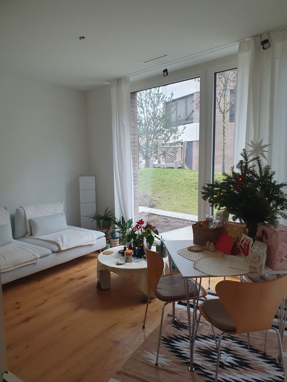 Sonnige, ruhige, moderne Studiowohnung im Zentrum von Kloten -  Bild 2
