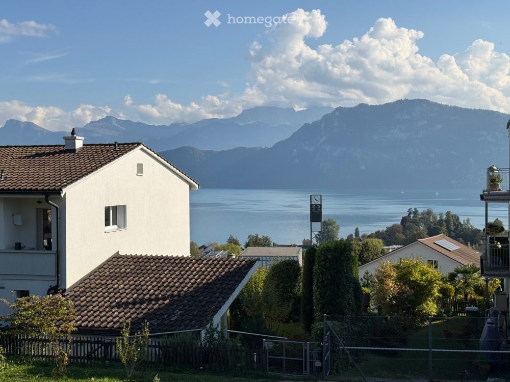 Charmantes Reiheneckhaus mit See- und Bergsicht in Meggen -  Bild 1
