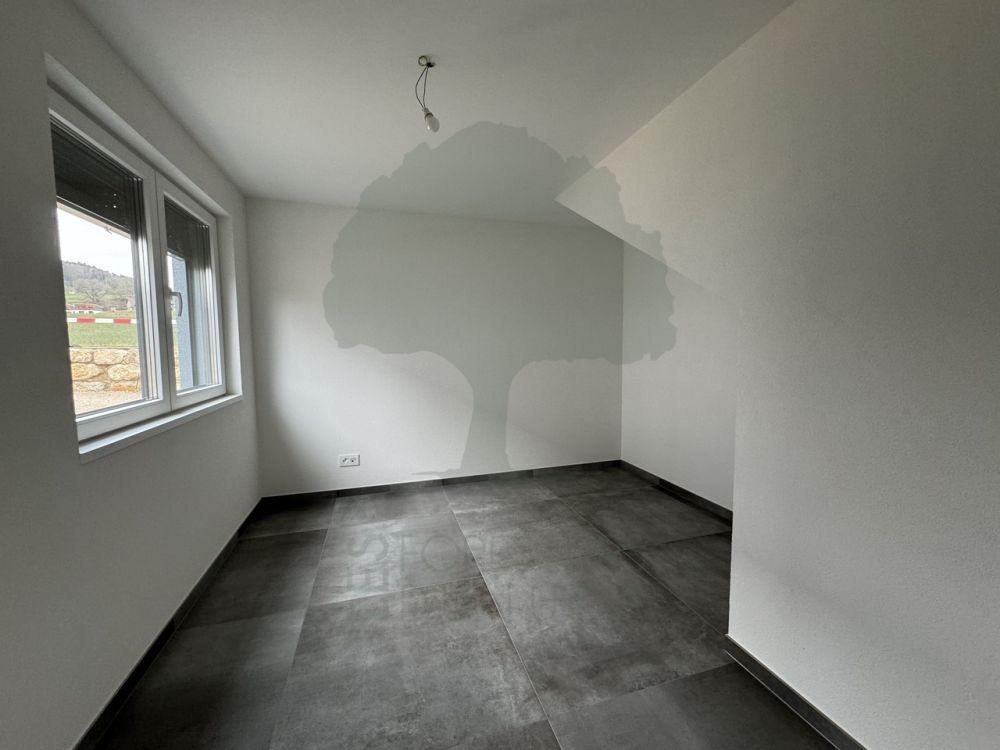Wunderschönes neues Haus jetzt in Courtételle verfügbar - Cellier/bureau/chambre - RDC