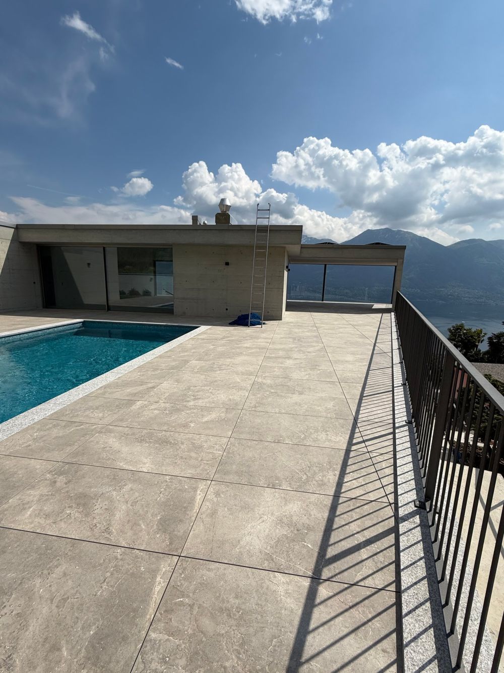 Attico di lusso con vista panoramica a Brione sopra Minusio -  Bild 2