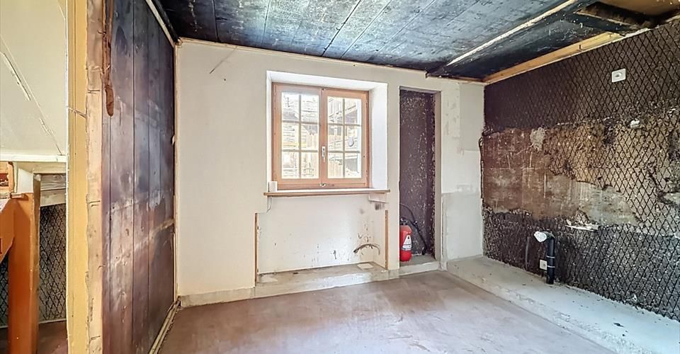 Chalet à rénover – L'âme d'une grange alpine à Sarreyer - Maison jumelée 4.5 pièces - image - 10