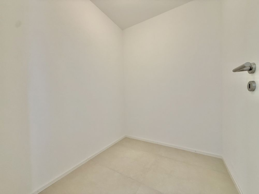 Villa neuve et moderne avec 2,5 pièces indépendant, cadre verdoyant - Disponible