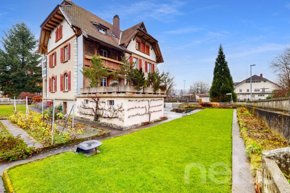 Grosszügiges Zweifamilienhaus mit Charakter und Potenzial - Bild 3