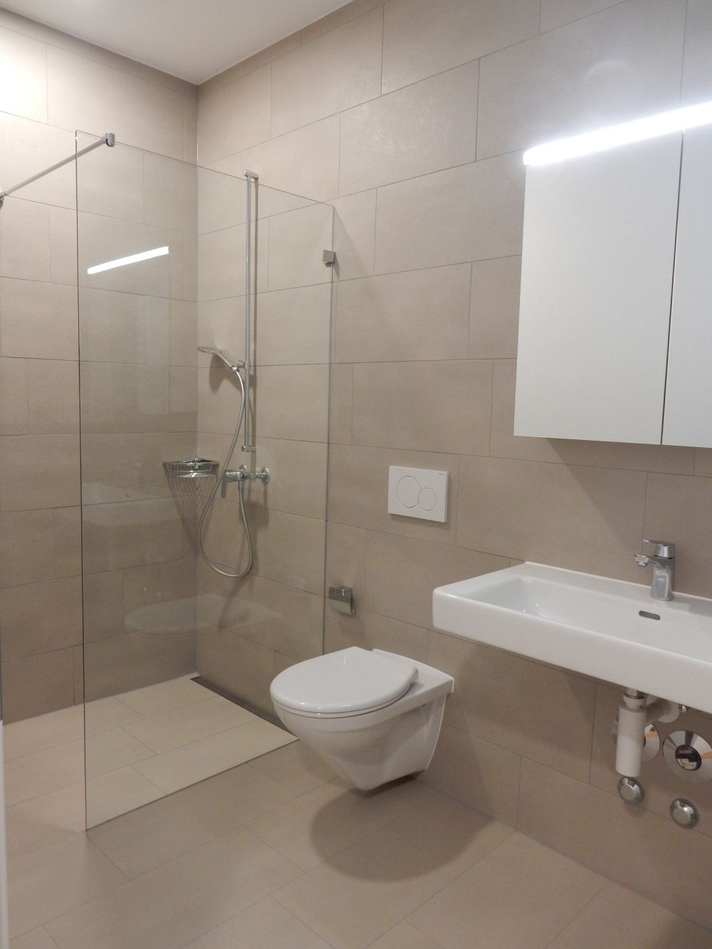 moderne Wohnung im Gotthelf-Quartier zu vermieten - Badezimmer