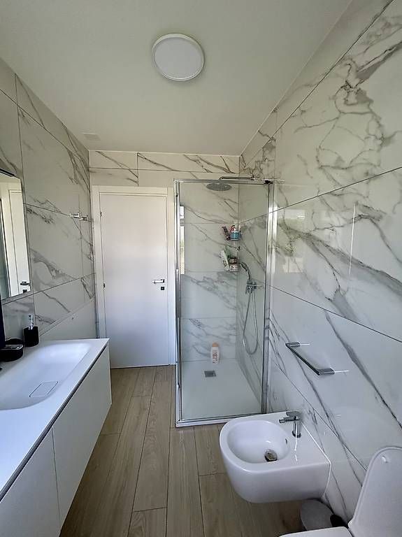 Nuovo e moderno appartamento con giardino privato -  Bild 5