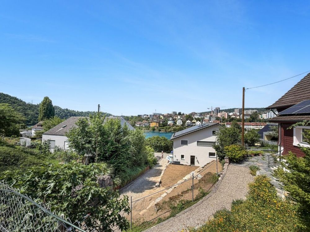 Grosszügige Traumwohnung in Flurlingen: Stadt trifft Natur - Panorama, Rheinsicht und lange Abendsonne im eigenen Zuhause