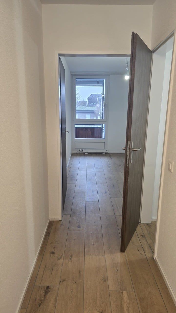 Komplett renovierte Wohnung mit eigenem Waschturm und Parkplatz - Bild 7