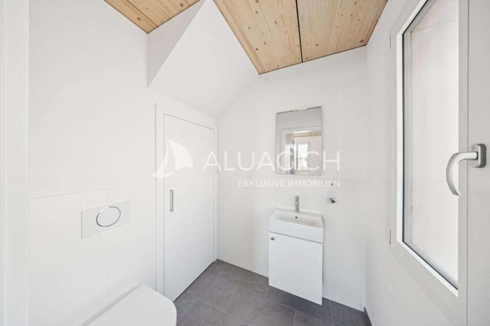 NEUBAU - 3.5 ZIMMER DUPLEX WOHNUNG - Zeitloses Gäste-WC  hell, modern, mit Reduit diskret dahinter verborgen