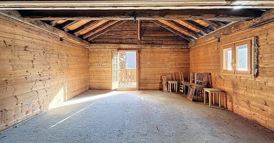 Chalet à rénover – L'âme d'une grange alpine à Sarreyer - Maison jumelée 4.5 pièces - image - 5